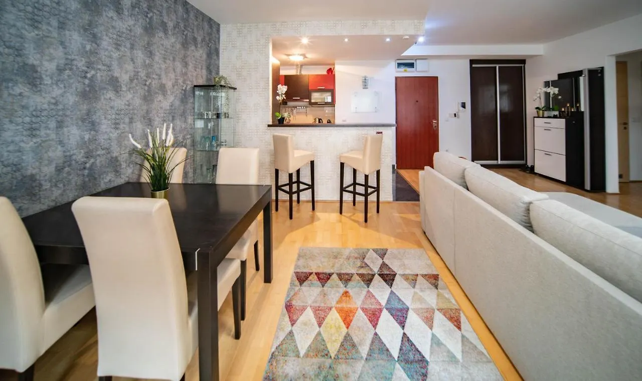FREE PARKING! Soho Budapest 101, 4 ppl, AC, Superfast WIFI, TV 0*,
