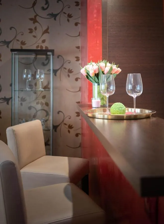 Free Parking! Soho Budapest 101, 4 Ppl, Ac, Superfast Wifi, Tv 0*,  Hungary