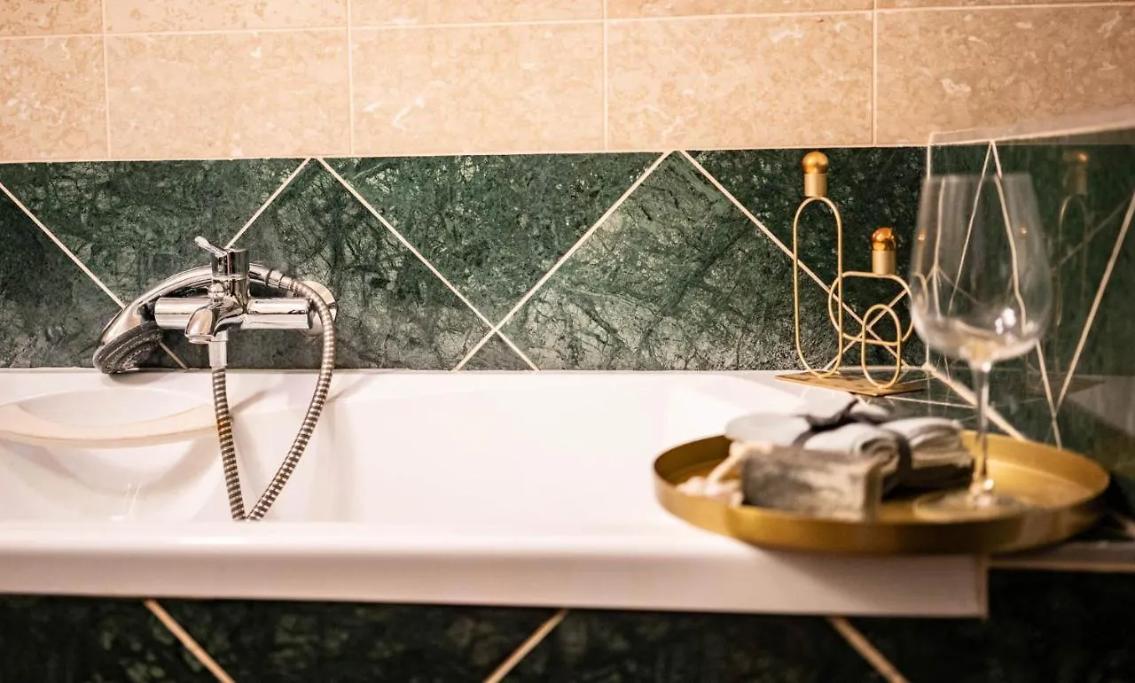 Free Parking! Soho Budapest 101, 4 Ppl, Ac, Superfast Wifi, Tv 0*,  Hungary